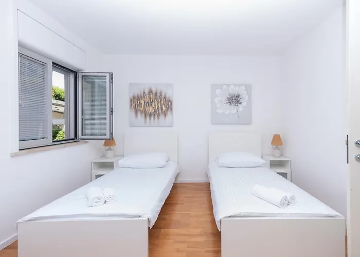 Classy W Terrace@teniscourt Split