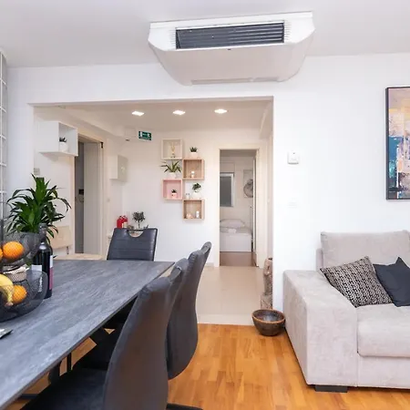 Apartment Classy W Terrace@teniscourt